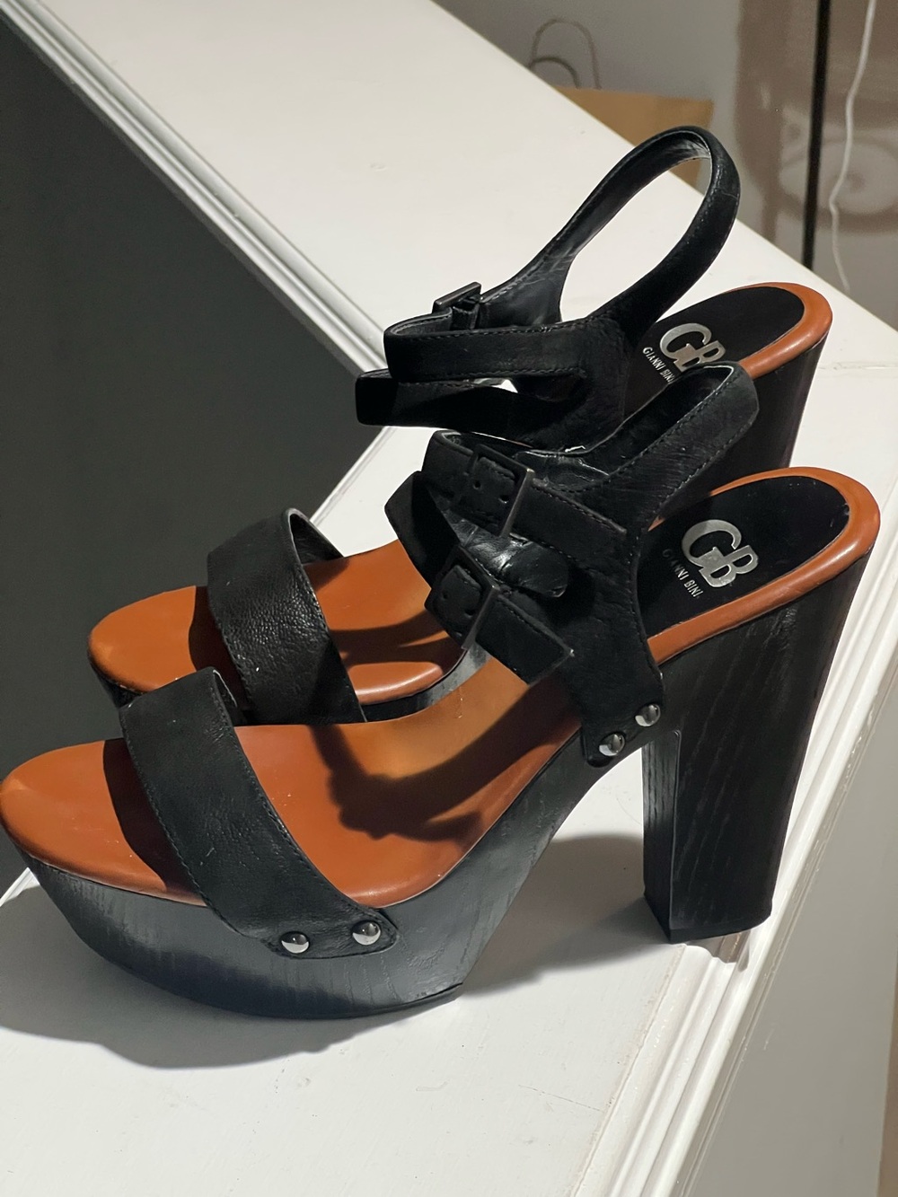 Gianni Bini Black Platform Sandal with Brown Insole